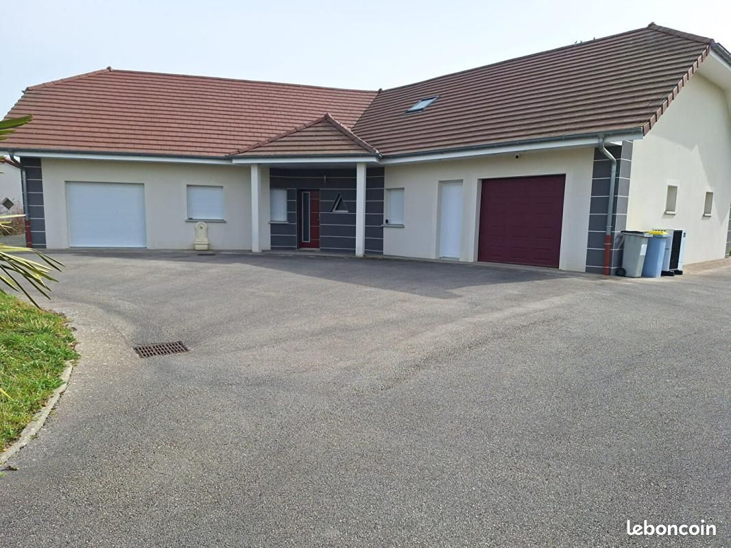 Maison 8 pièces 270 m² · à Asnans-Beauvoisin · 270 m² · 380 000 €