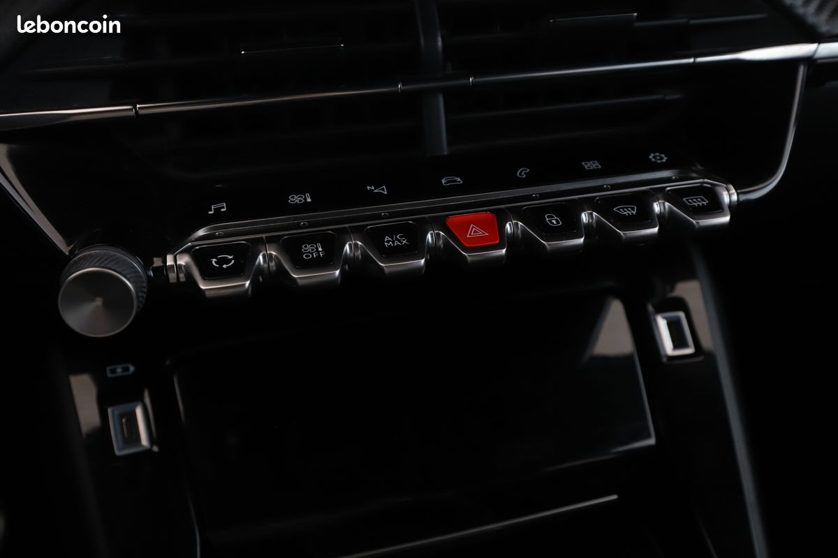 Peugeot 208 1.2 PureTech GT 100 ch (image 20)