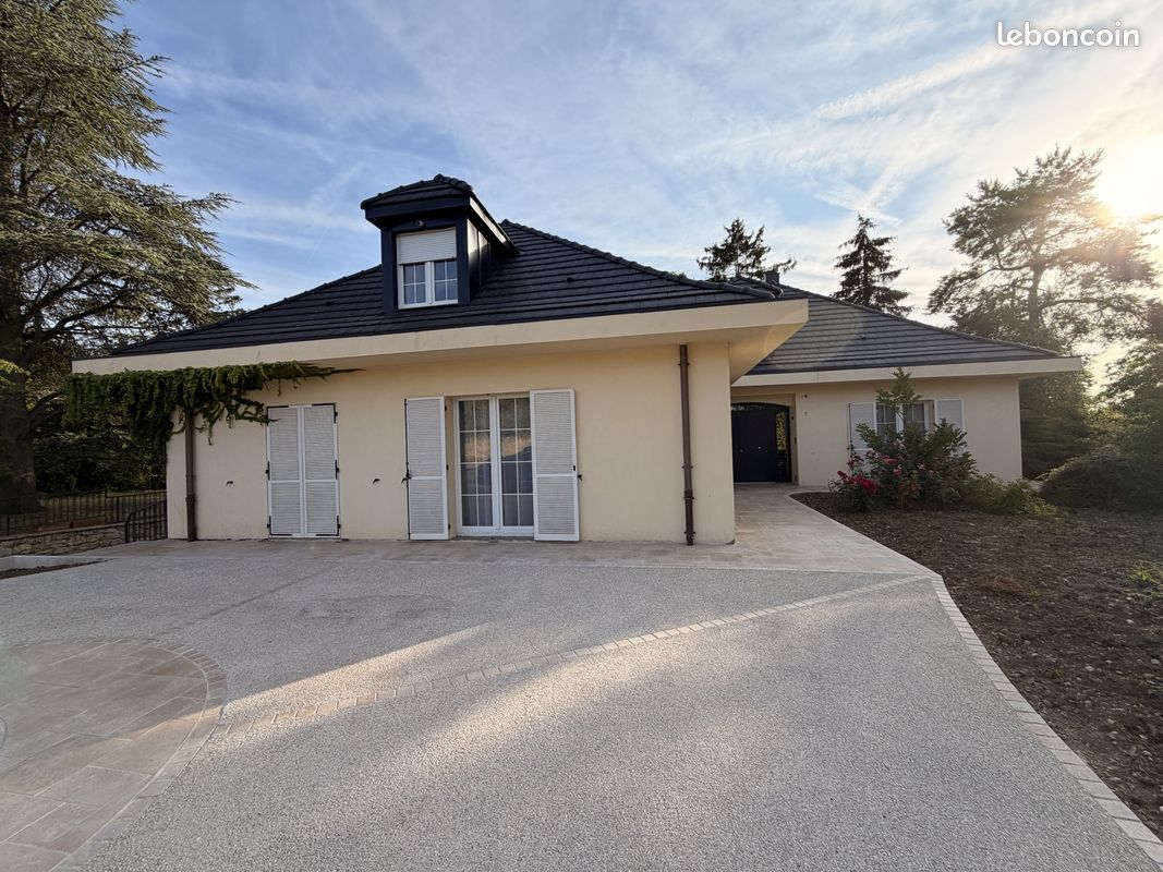 Maison 7 pièces 302 m² · à Vany · 302 m² · 749 000 €