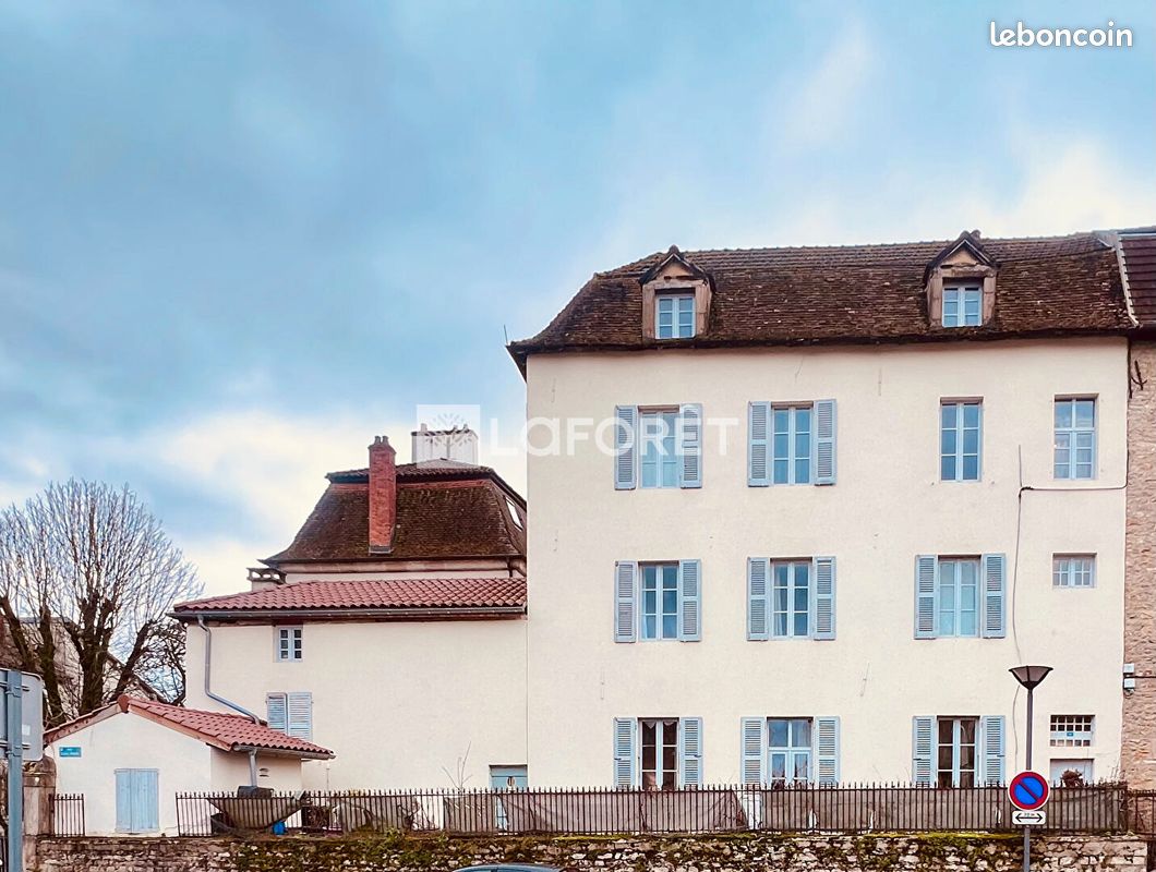 Maison 7 pièces 201 m² · à Saint-Amour · 201 m² · 179 000 €