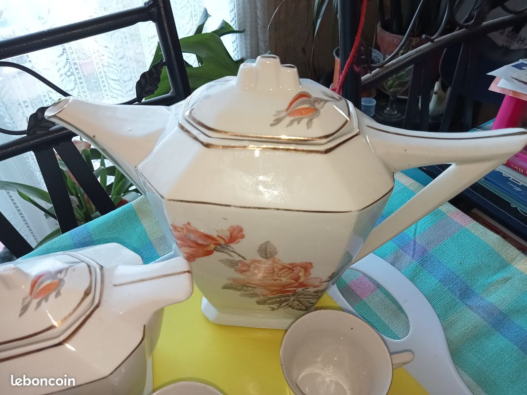Service a café en porcelaine (image 1)