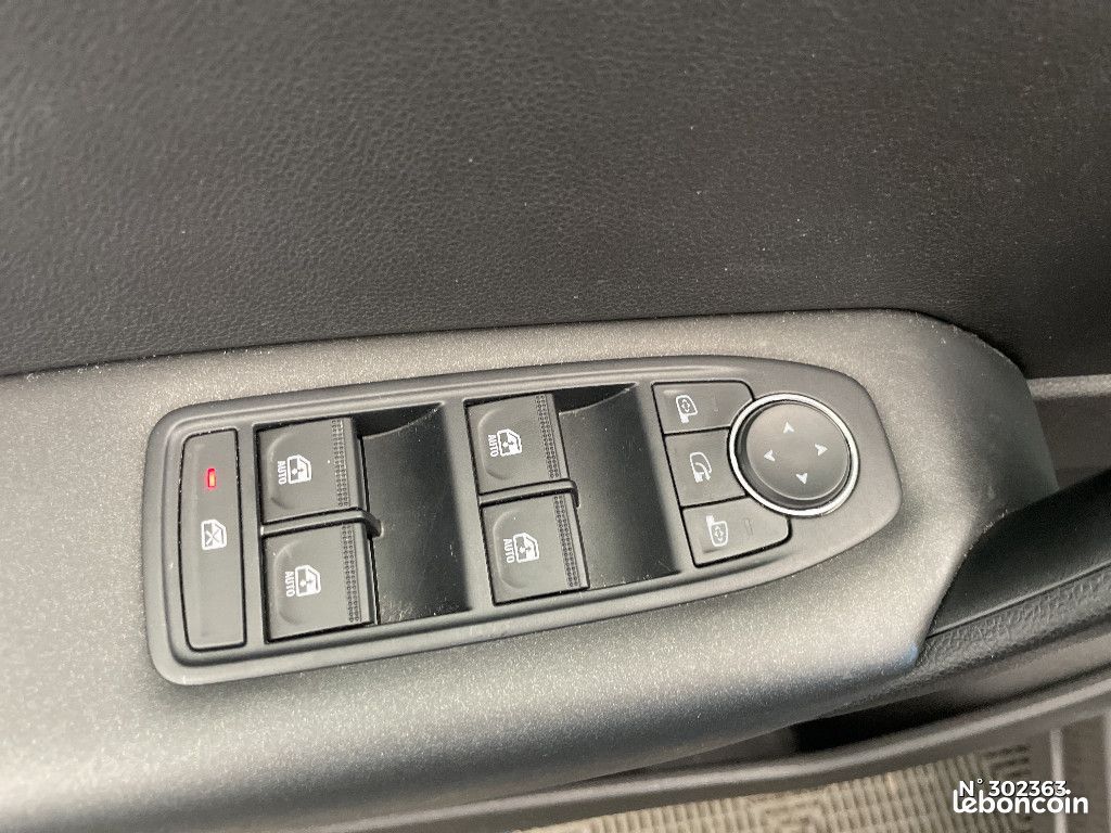 Renault Captur E-Tech 145 - 21 Business (image 25)