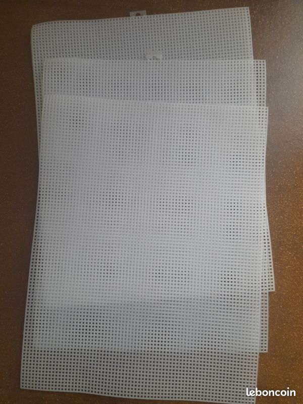 Lot De 12 Toiles En Plastique 33,5 X 26 Cm - Grille Pour Point De Croix, Broderie Et Bricolage - Idéal Sacs, Coussin Et Projets Créatifs