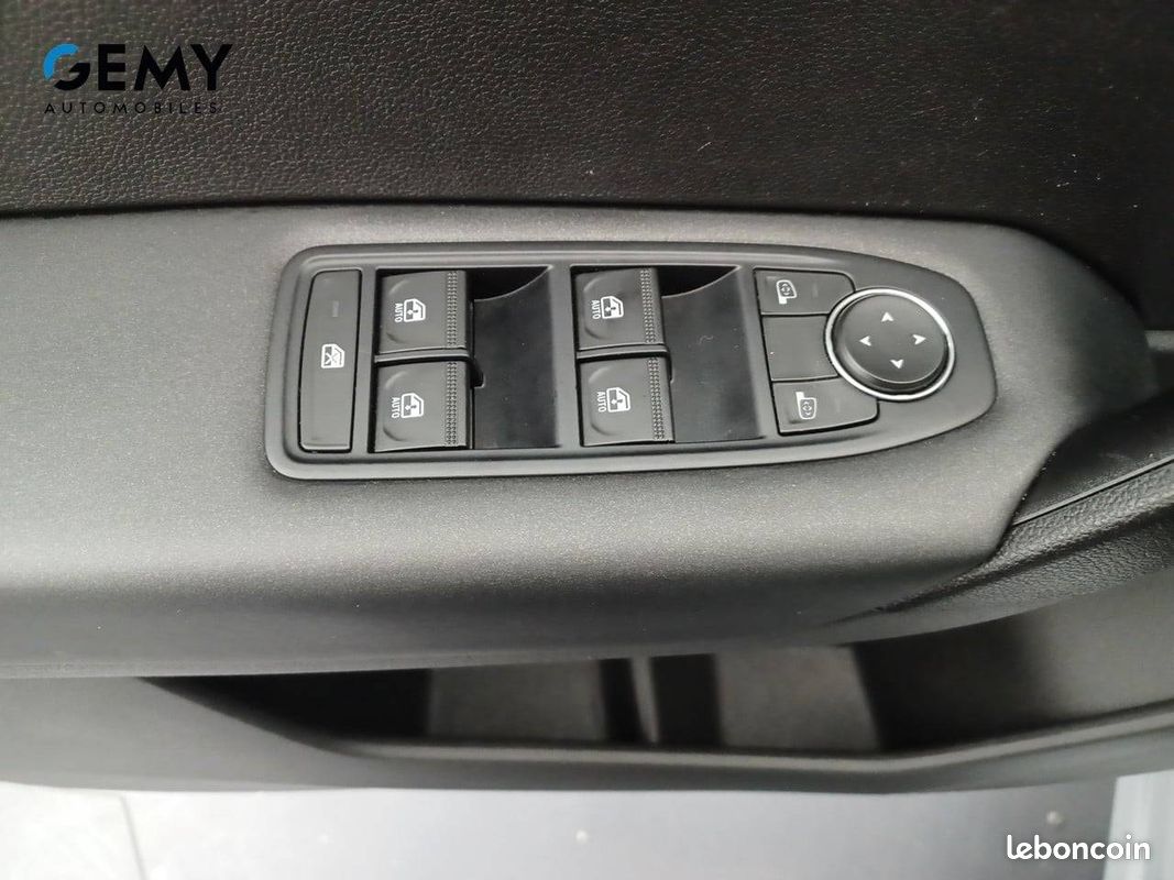 RENAULT Captur E-Tech 145 - 21 Business (image 12)