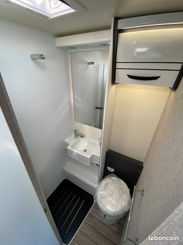 CAMPING CAR profilé MC Louis - 331- lit sur soute + lit pavillon - longeur 5.99m (image 8)