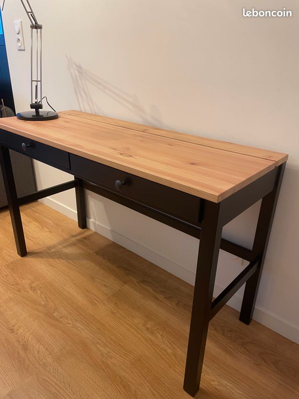 Bureau (image 1)