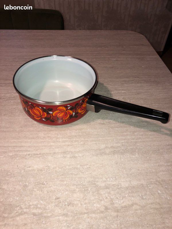 Ancienne Casserole émaillée Orange – Vintage Déco Cuisine – Années 70