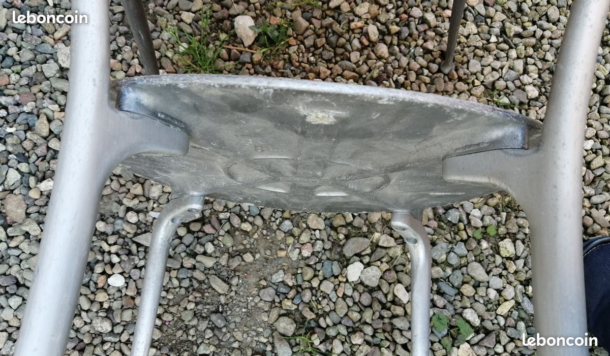 Lot 2 anciennes chaises ARPER (Italie) de bistrot en aluminium (image 8)
