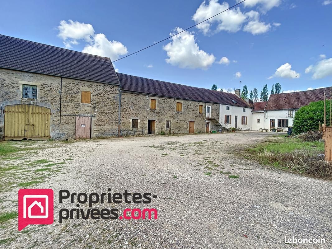 Maison 9 pièces 263 m² · à Guillon-Terre-Plaine · 263 m² · 230 000 €
