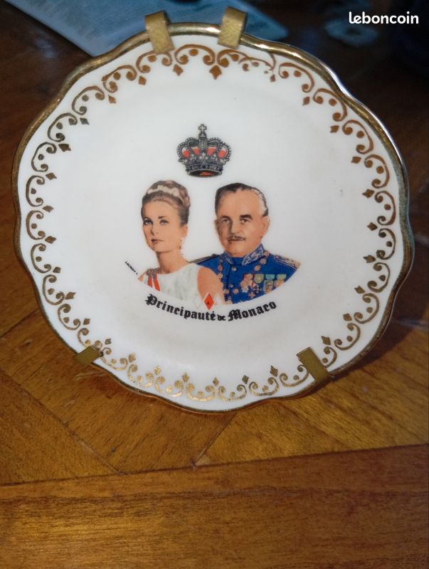 Ancienne plaque en porcelaine – Rainier III & Grace Kelly – Monaco (image 1)