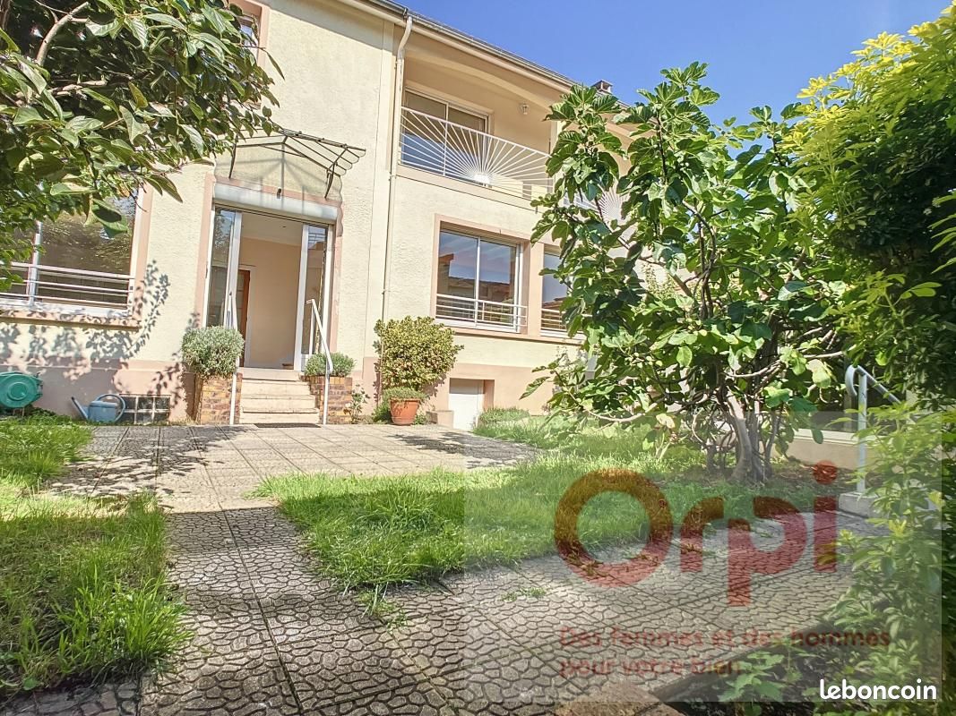 Maison 7 pièces 187 m² · à Issy-les-Moulineaux · 187 m² · 1 290 000 €