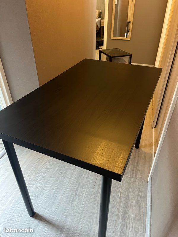 Bureau (image 1)