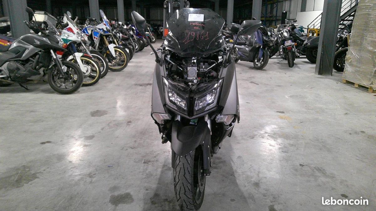 Yamaha XP T-MAX 530 ABS Accidenté RSV N°19861 - Motos