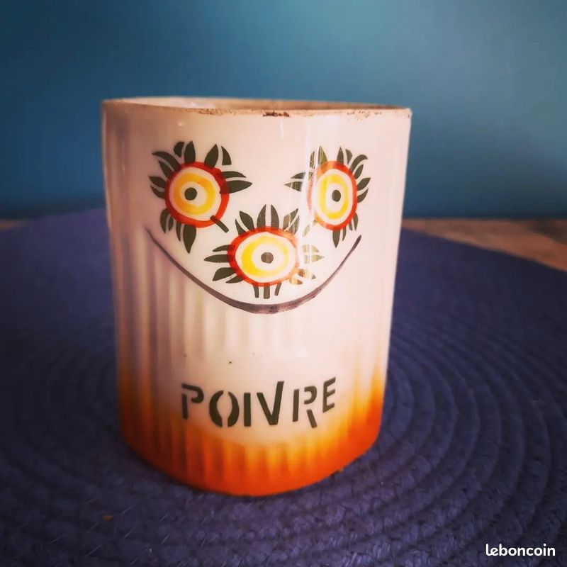 Pot à épices ancien (image 1)