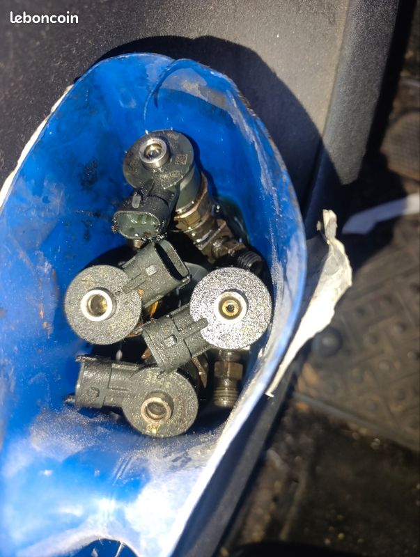 Injecteurs 1.6 ehdi 120 chevaux injection Bosch (image 1)