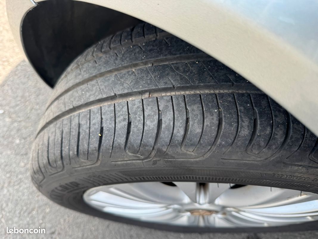 Opel Corsa PHASE 2 1.4 essence Ecoflex 100 chs (image 11)