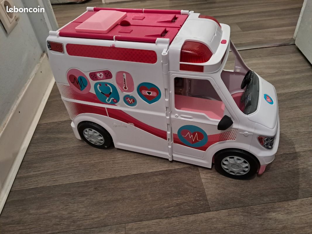 Ambulance barbie (image 1)