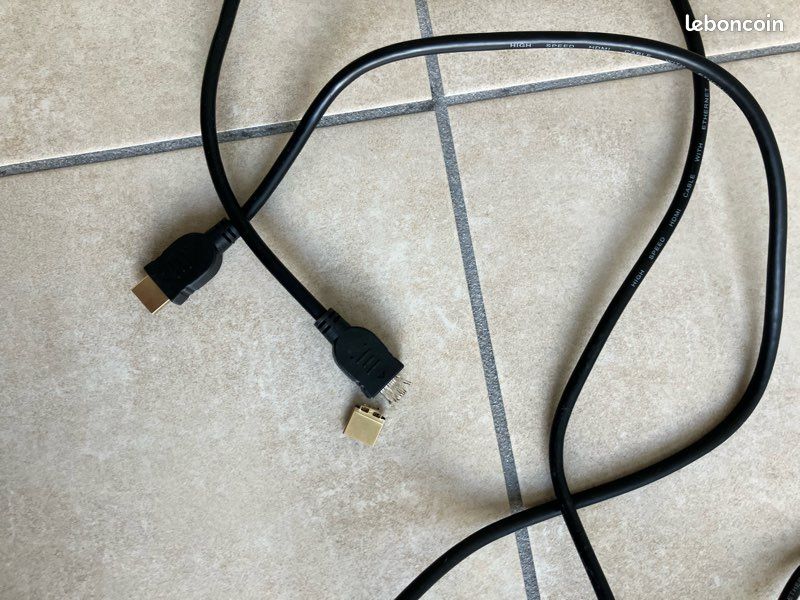 Câble HDMI à réparer (image 1)