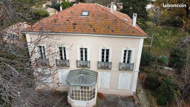 Maison 12 pièces 320 m²