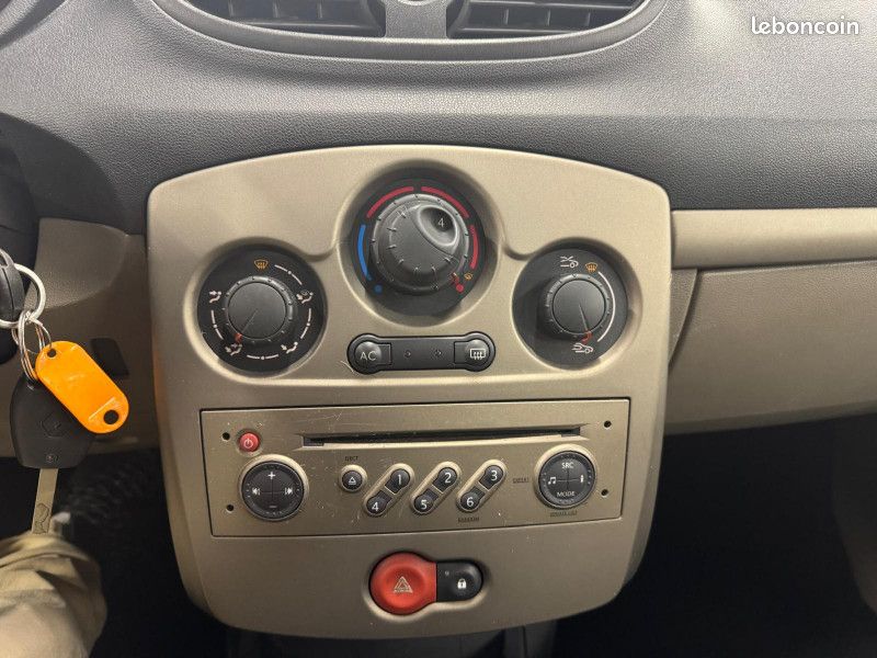 Renault CLIO III 1.5 DCI 85CH EXTRÊME CLAIRE QUICKSHIFT 5P ATOMATIQUE (image 20)