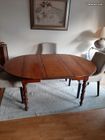 Table ronde en bois (image 2)