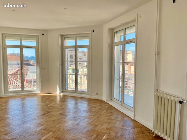 Très beau T6 135m2 ascenseur; balcon ,luminosité vue , dégagée, 100 place liberté