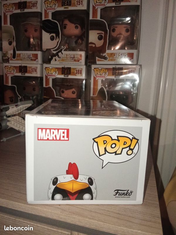Funko Pop Marvel Deadpool 323 Chicken Deadpool Amazon Exclusive (image 5)