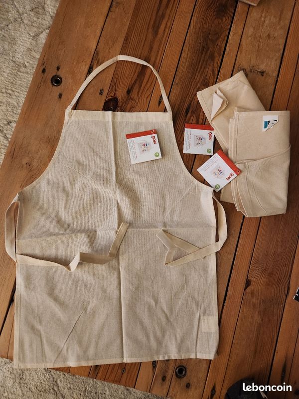 LOT DE 3 TABLIERS Personnalisables GOKI NEUFS (image 1)