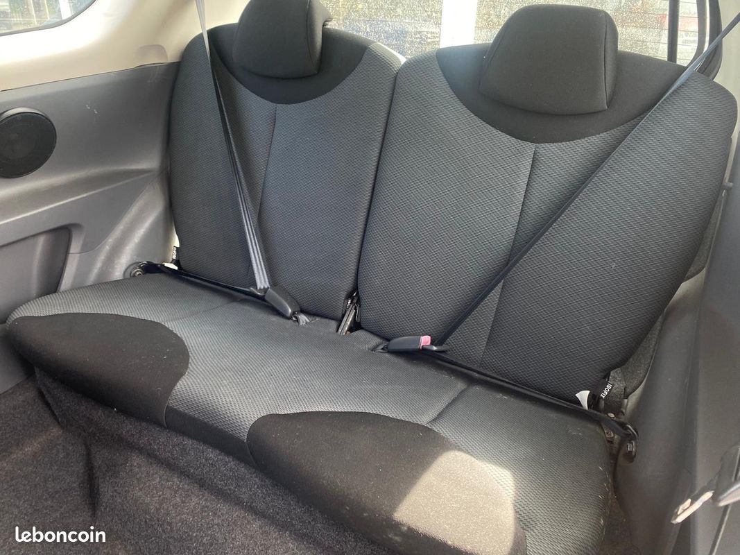 Toyota aygo 1.0 VVTI 68ch / Climatisation / Direction assistée / Compacte et confort (image 15)