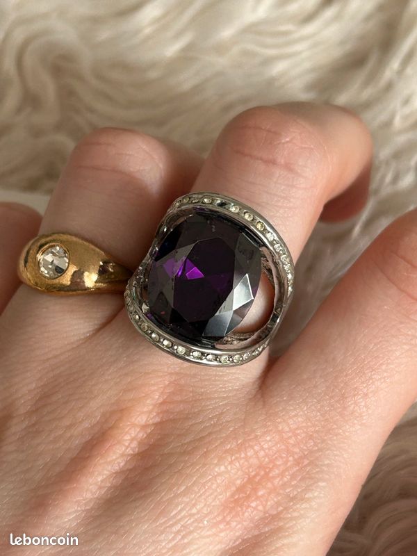 Jolie bague vintage argenté et strass violet (image 1)