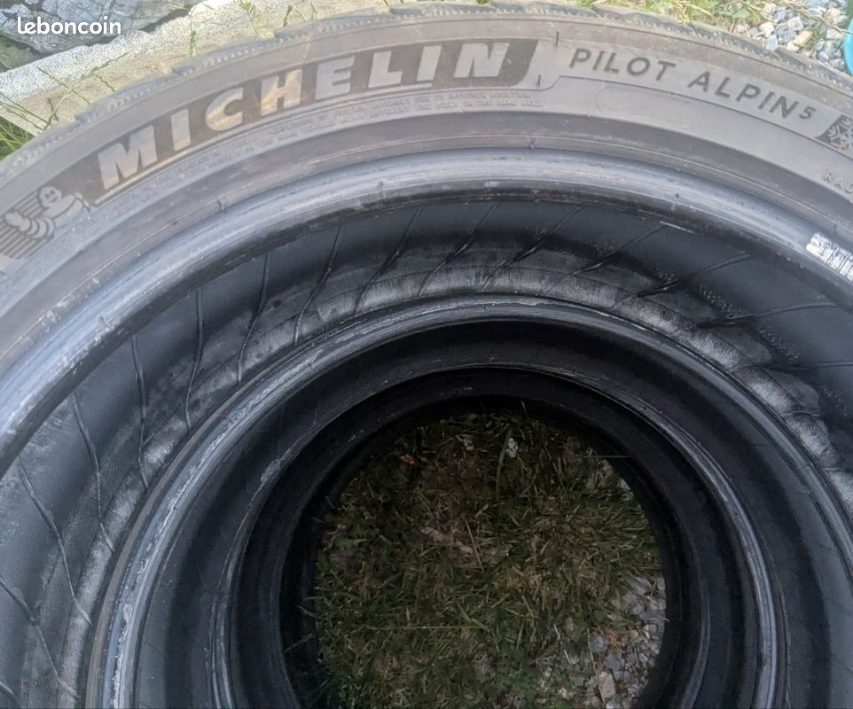 Pneus Neige 225 45 R19 MICHELIN (image 3)
