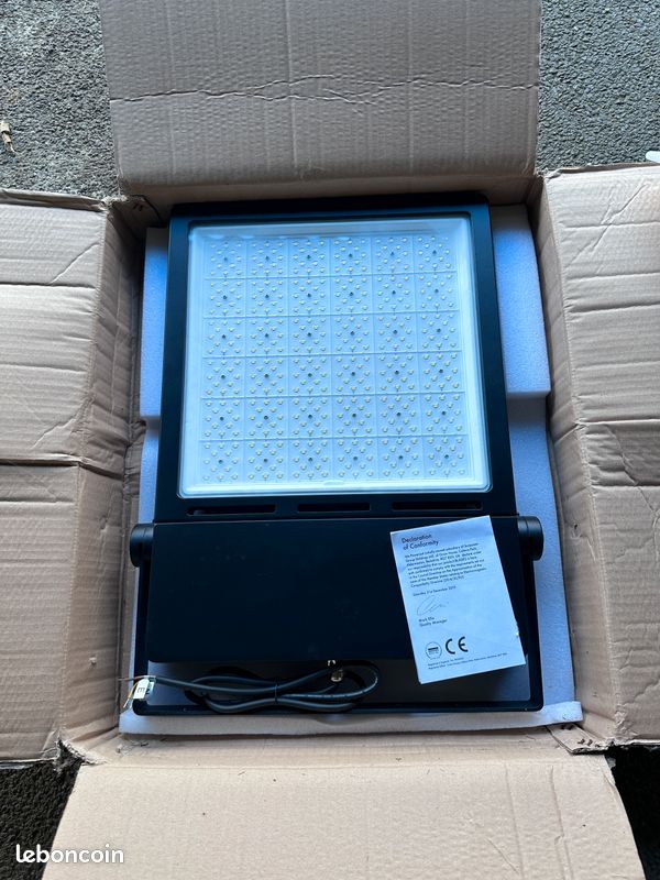 Projecteur PowerLED Blade2 neuf , 300 W, 42000 lm, 468 LED, IP65, 5000k Blanc 240V c.a (image 1)