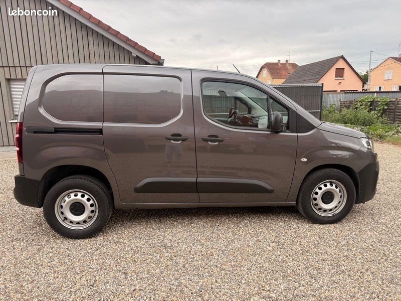 10 825 HT / CITROËN BERLINGO Van M 650kg BlueHDi 130 S&S Club EAT8 3places (image 2)