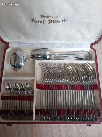Lot De 16 Grandes Cuillères En Métal Argenté – SAINT MEDARD – Orfèvrerie – Bon état