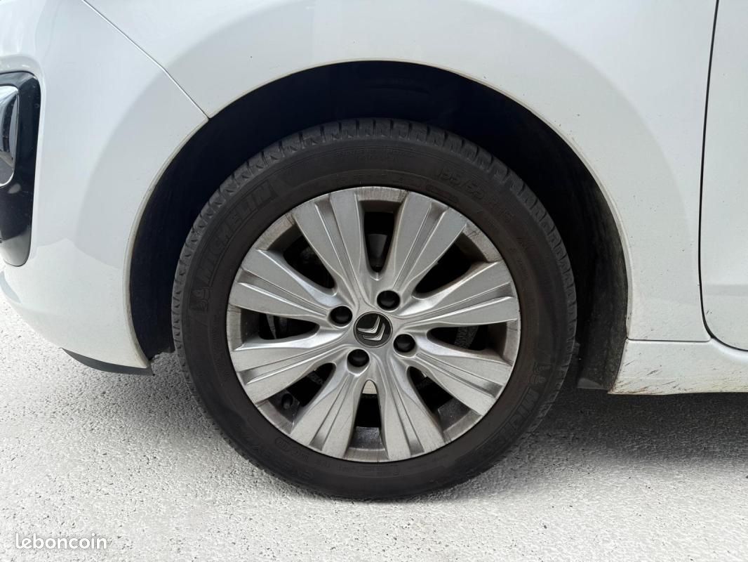 Citroën C3 Picasso 1.2 i 110CH EXCLUSIVE GARANTIE 6 MOIS / REPRISE POSSIBLE (image 17)