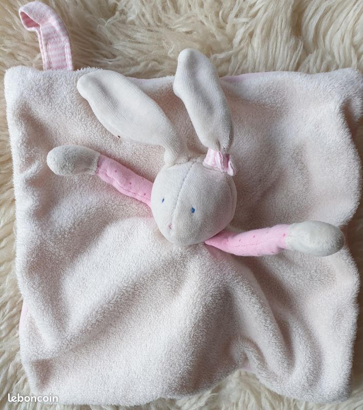 DOUDOU plat réversible avec attache tétine lapin mouton LILA