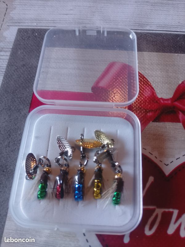 Assortiment D'insectes Pour Pêche à La Mouche - No 12, Vintage, Fabrication Thaïlandaise