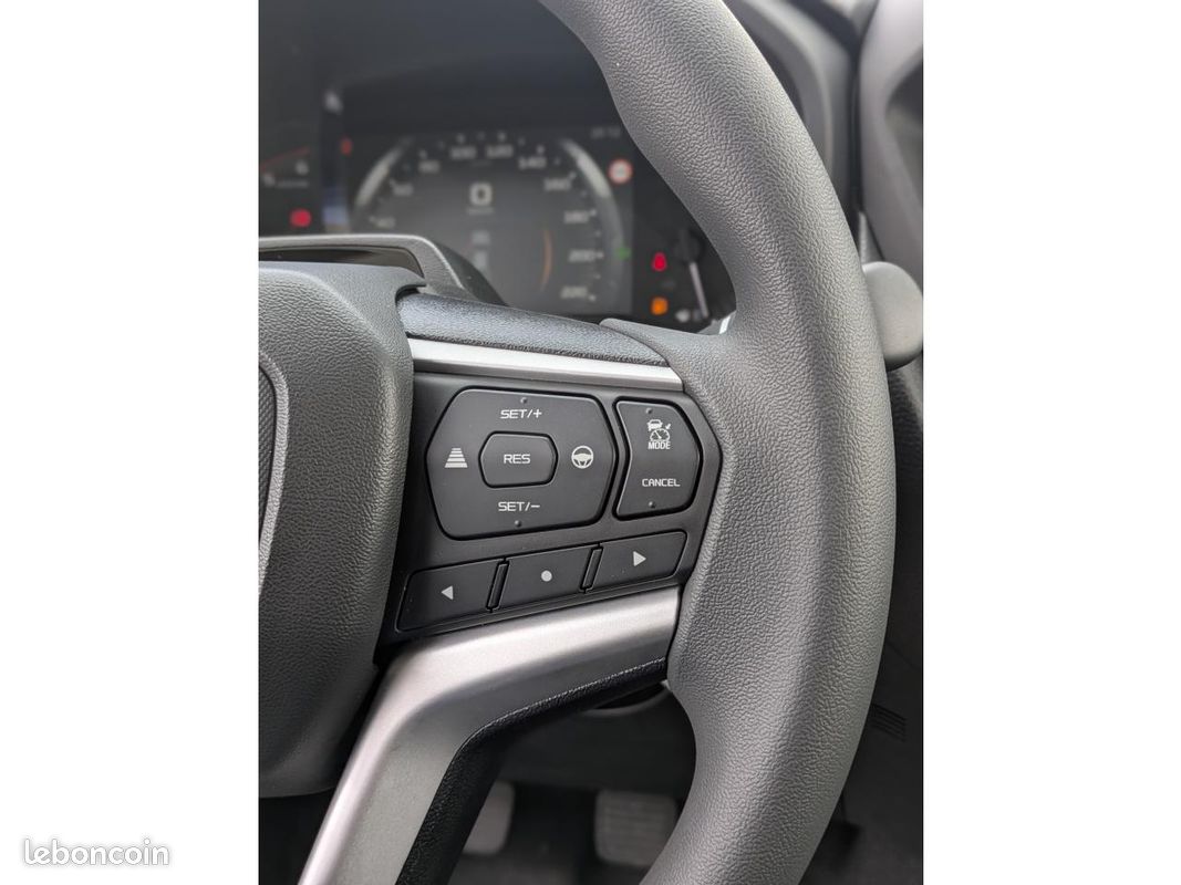 ISUZU D-MAX * 30 500 HT*SINGLE B-STRONG 2.2 DMS M/T 4x4 MY2026 Euro6e-bis SPLASH WHITE (image 14)