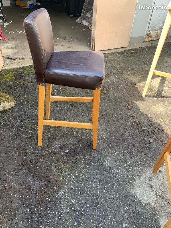 Table haute plus fauteuils (image 4)