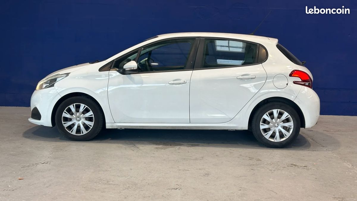 Peugeot 208 1.6 HDi 75ch Active - Carplay - Régulateur de vitesse - Idéal jeune permis (image 2)