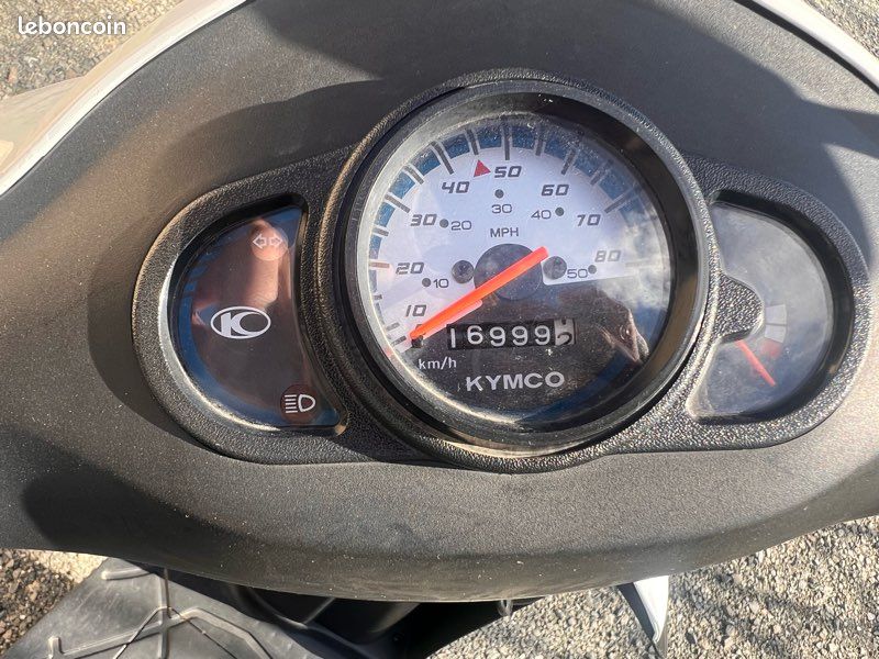 Scooter kymco agility 50 qui date de moins de 5 ans donc pas besoin de contrôle technique (image 3)