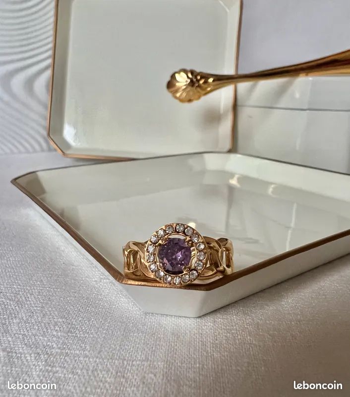 Bague En Acier Doré Avec Cristal - Bijou Fin Et Brillant, Neuf Sans Emballage