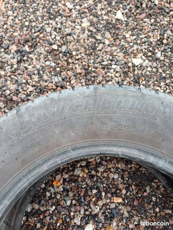 1 pneus Michelin 205/65/R15 (image 1)