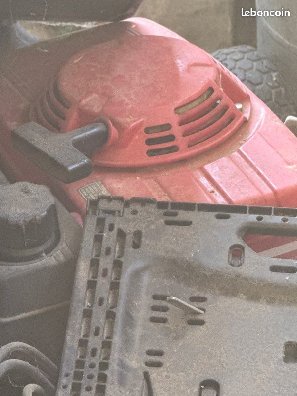 Deux tondeuse Honda pour pieces (image 1)