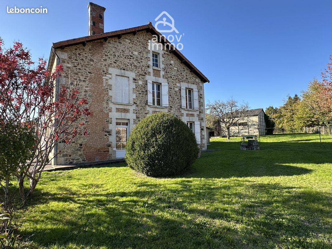 Maison 8 pièces 198 m² · à Massignac · 198 m² · 188 000 €