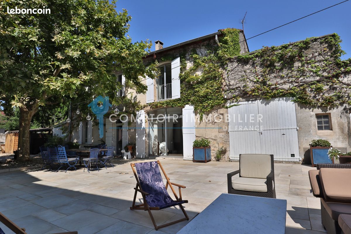 Maison 8 pièces 209 m² · à Noves · 209 m² · 645 000 €