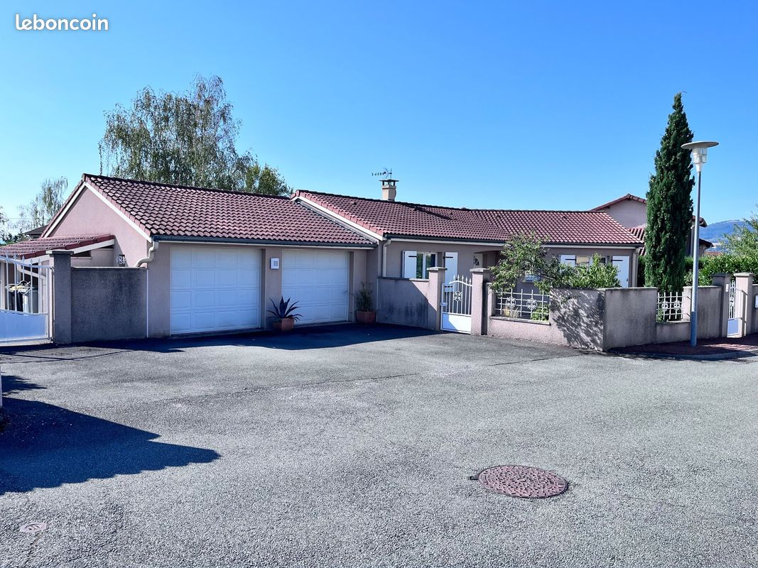Maison 6 pièces 109 m² · à Renaison · 109 m² · 285 000 €