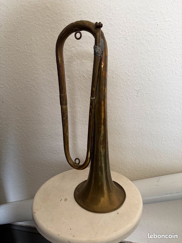 Ancien Clairon Militaire COUESNON Paris Lafayette (image 6)