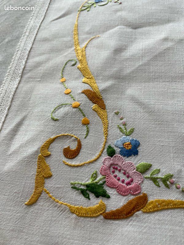 Napperon ancien brodé main fleurs - Lin blanc 56x38 c (image 4)