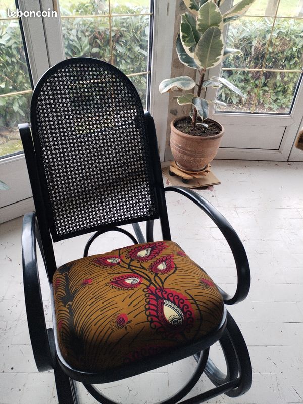Rocking chair (image 1)